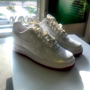 NIKE AIR FORCE 1
